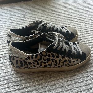 P448 Sneakers, size 39.